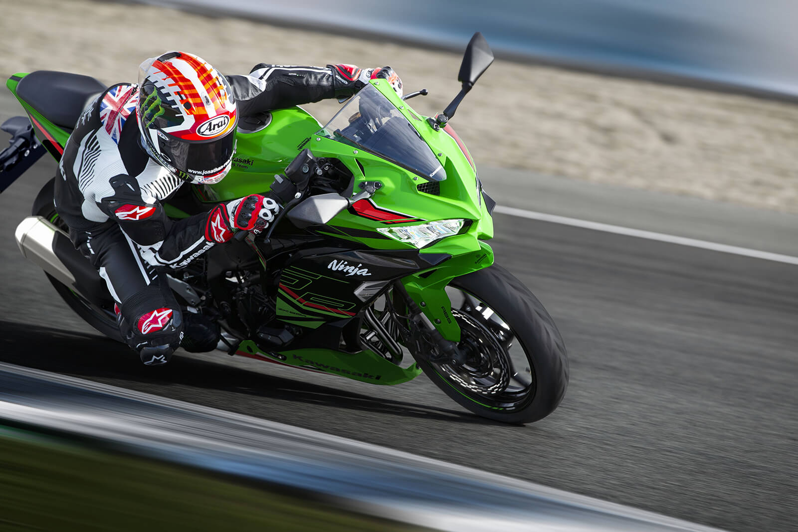 Ninja ZX-25R SCREAMING IN-LINE 4 POWER