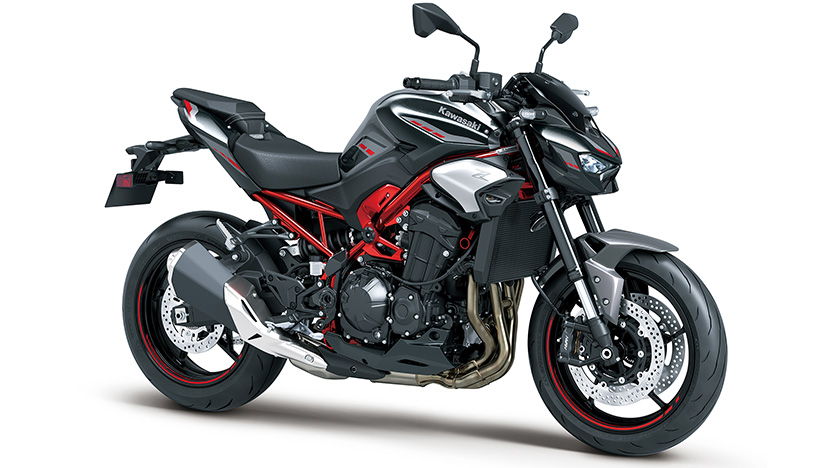 Z900 : Metallic Carbon Gray / Metallic Phantom Silver / Candy Persimmon Red (2025)