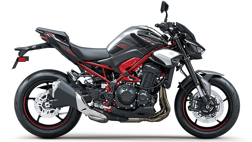Z900 : Metallic Carbon Gray / Metallic Phantom Silver / Candy Persimmon Red (2025)