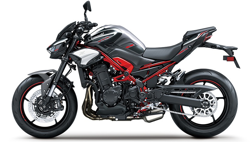 Z900 : Metallic Carbon Gray / Metallic Phantom Silver / Candy Persimmon Red (2025)